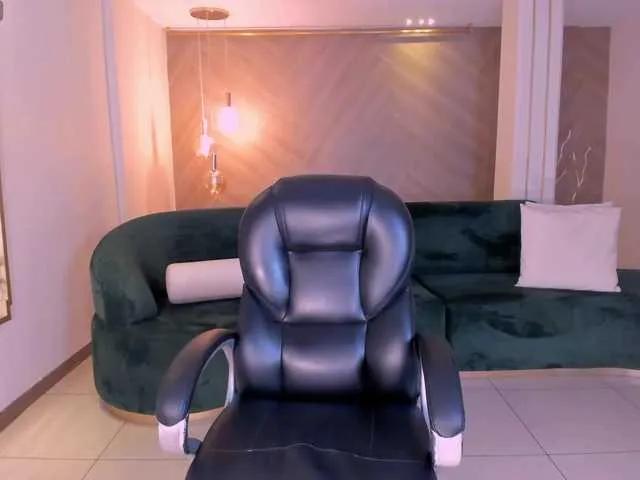 Freechat CandaseRussell on BongaCams