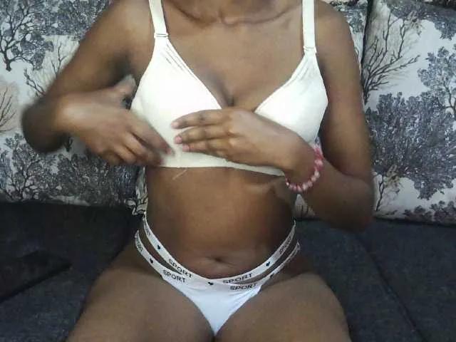 Candybrown on BongaCams