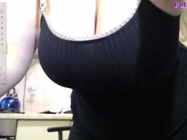 Freechat CarolinaDiamond33 on BongaCams