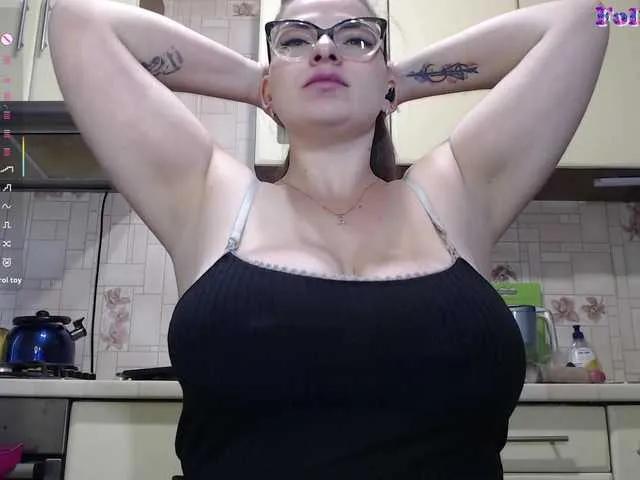 Freechat CarolinaDiamond33 on BongaCams