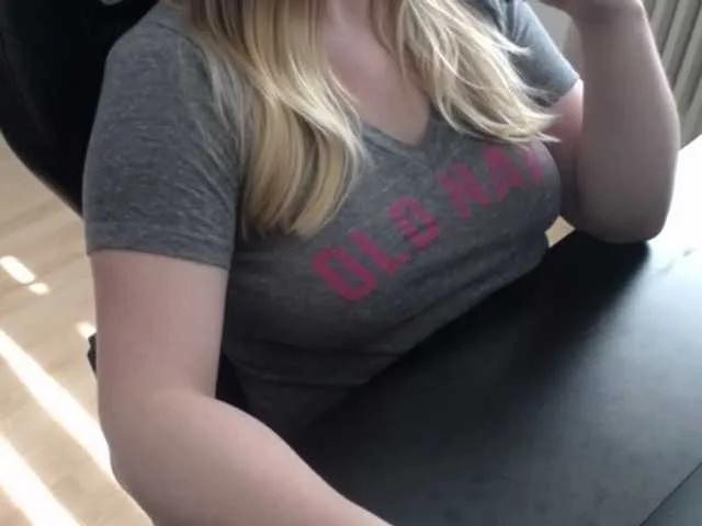 Offline Celina-Rose on BongaCams