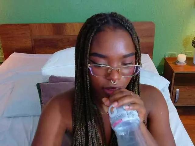 Offline Chocolatte-dreams on BongaCams