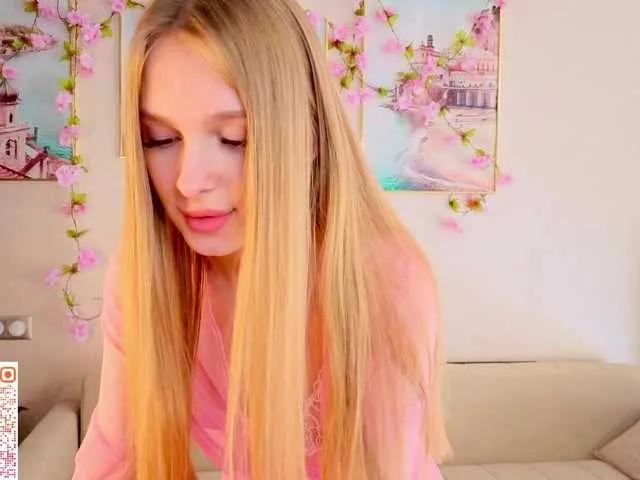 Freechat CrimsonAura on BongaCams