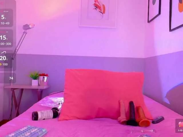 Offline cutepetitee on BongaCams