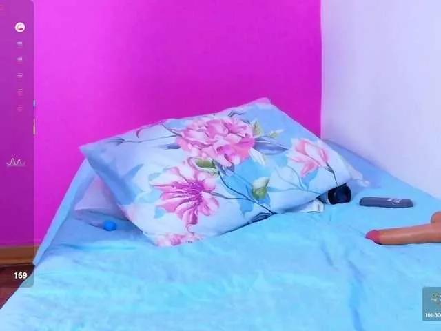 Offline cutepetitee on BongaCams