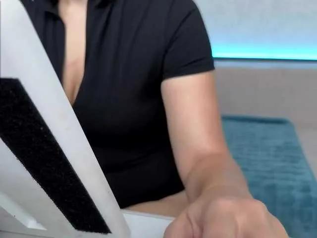 BongaCams Danielea  is Freechat  Danielea — Sincerity, pleasant words, smart and honest men (they can blow the roof off)