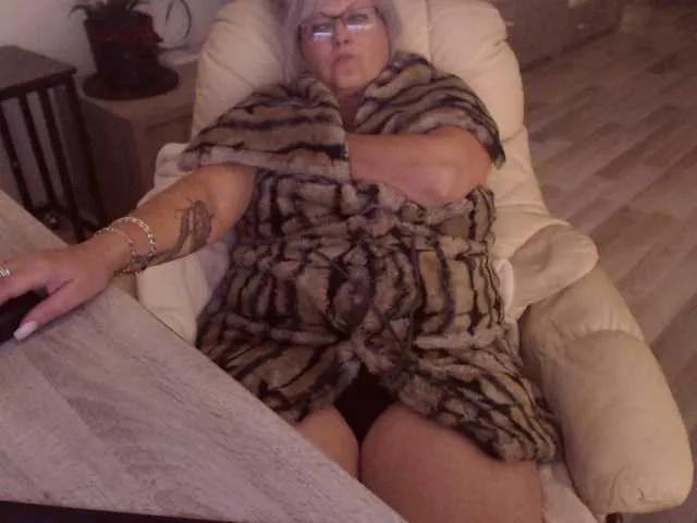 DivineBlond on BongaCams 