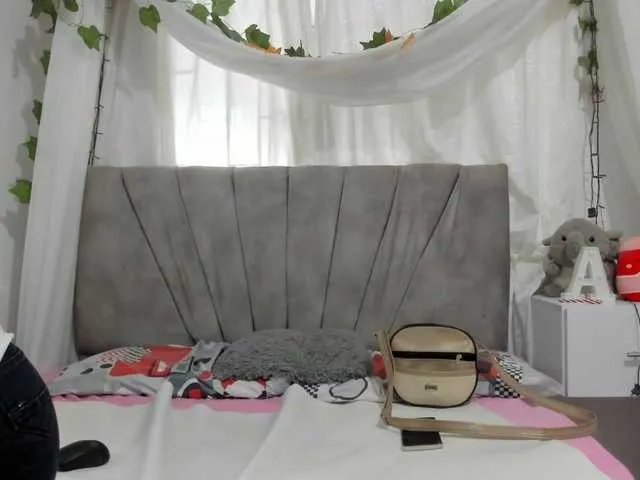 EmelyWhitte on BongaCams 