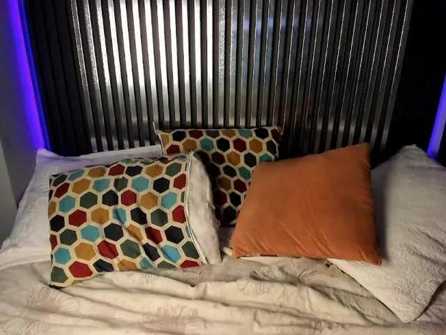 BongaCams EmilyBeltonn is Freechat EmilyBeltonn — I warm orders, I love sex in all its presentations lol