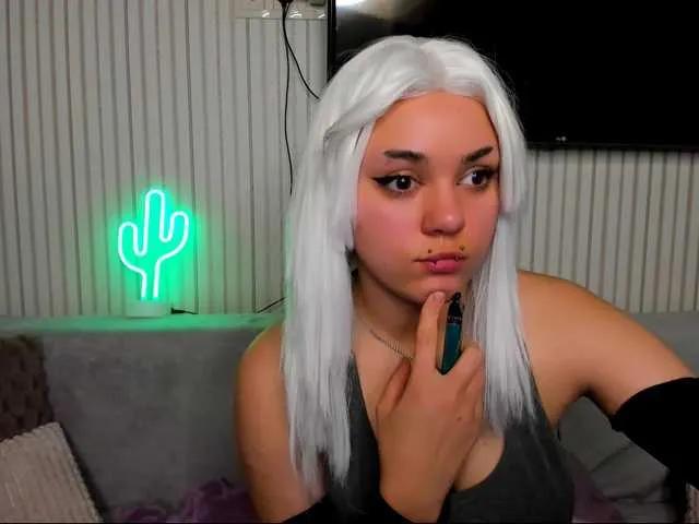 Offline EricaHoff on BongaCams