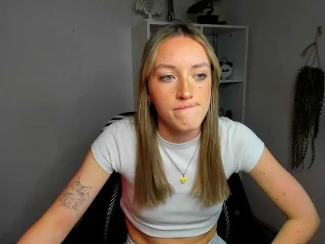 EvelynBlond on BongaCams 