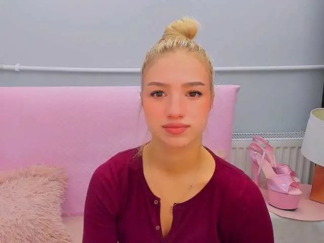 EvetteBody on BongaCams 