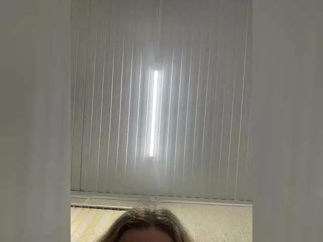 Offline Fiona2019 on BongaCams