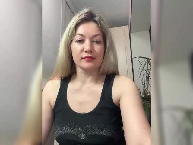 Offline Fiona2019 on BongaCams