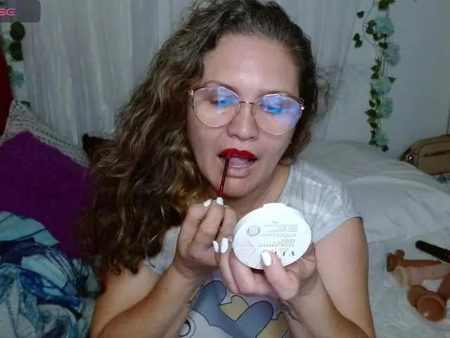 helenca1980 — los hombres mayores de 40 y me excita tocarme la vagina suavemente