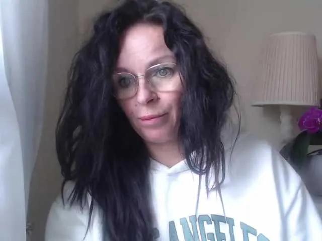 Offline HelenSHOW1 on BongaCams