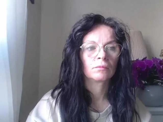 Offline HelenSHOW1 on BongaCams