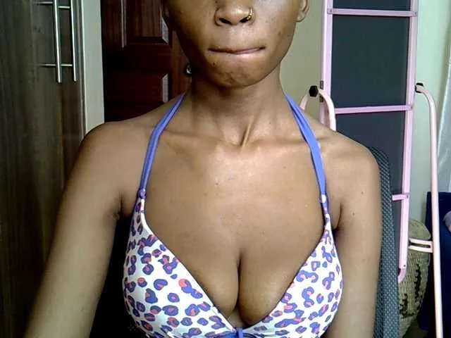 hippyshanice on BongaCams 