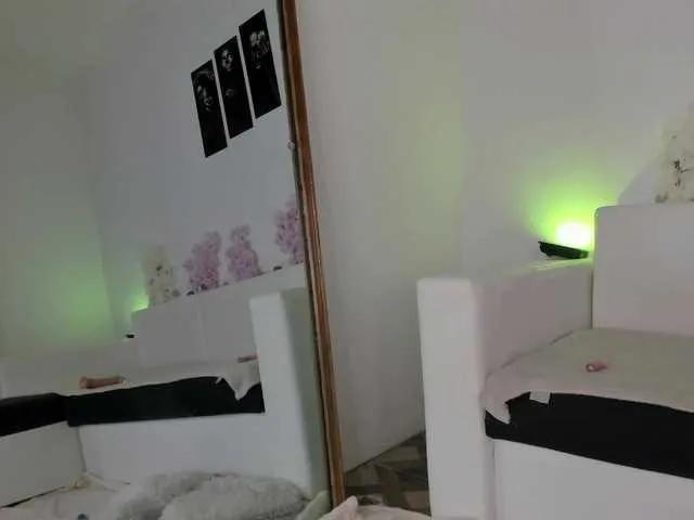 Offline HoneyKissy on BongaCams