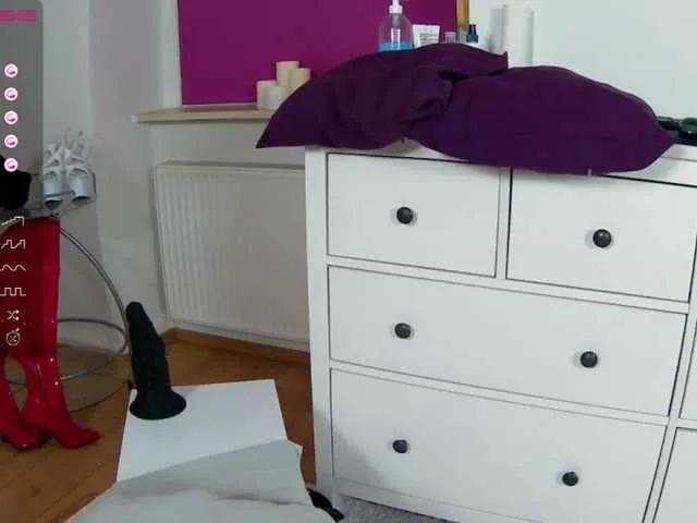 Offline latinadaily on BongaCams