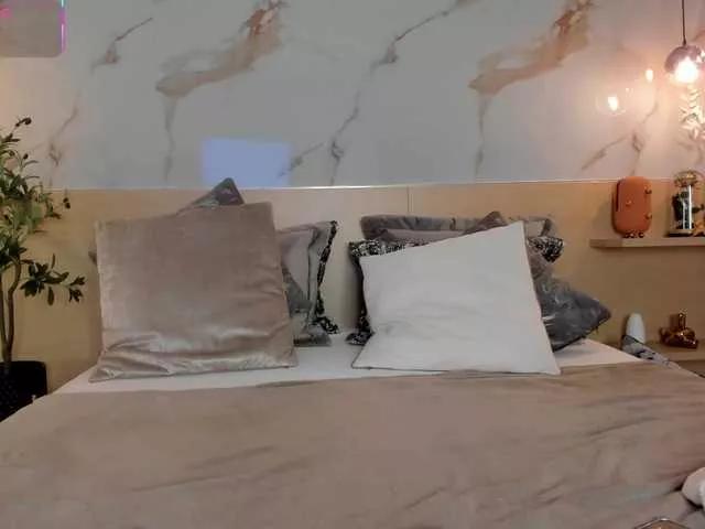 Offline leathompson1 on BongaCams