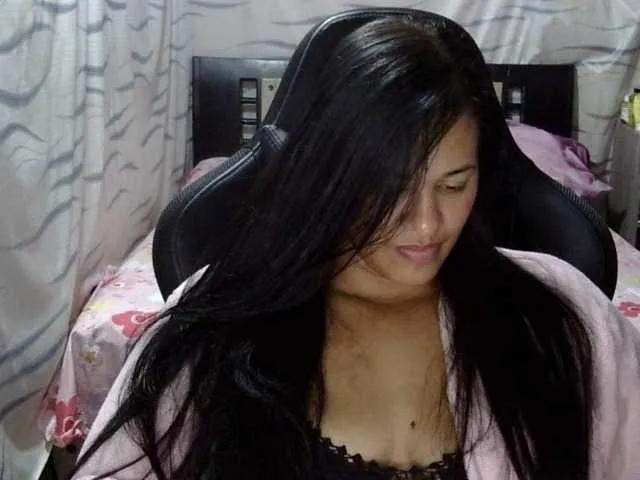 Letty33 on BongaCams 