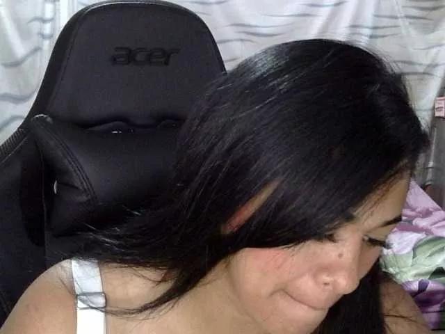 Letty33 on BongaCams 