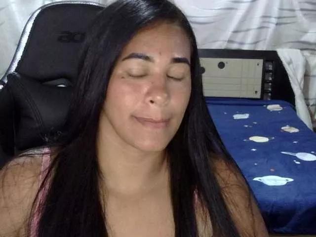 Letty33 on BongaCams 