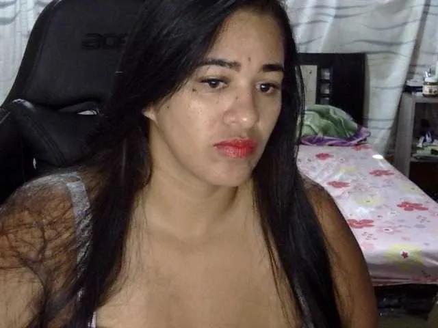 Letty33 on BongaCams 