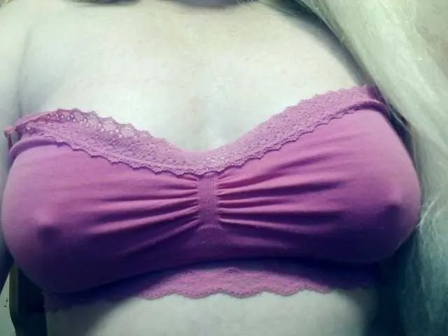 Lilia103 on BongaCams 