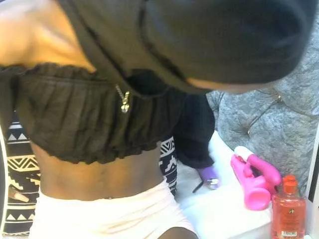 LittleMisscharming on BongaCams 