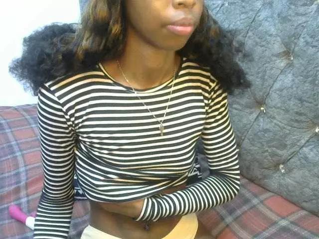 LittleMisscharming on BongaCams 