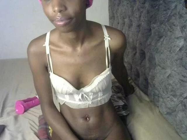 LittleMisscharming on BongaCams 