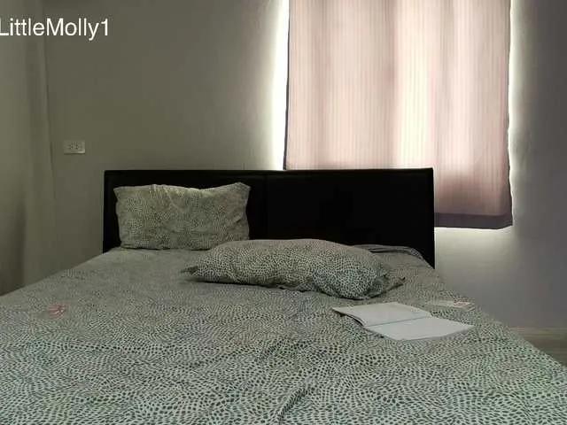 Littlemolly1 on BongaCams 