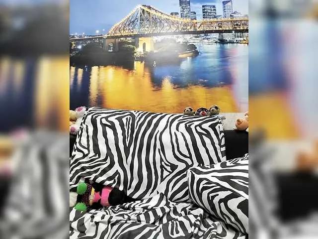 Offline Lona-S on BongaCams