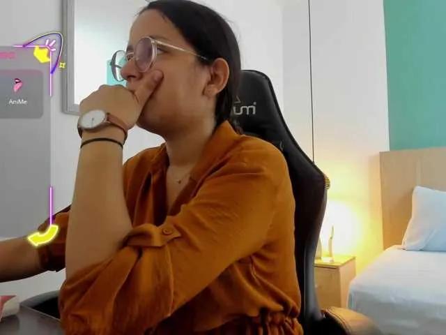 Freechat lucy-blue28 on BongaCams