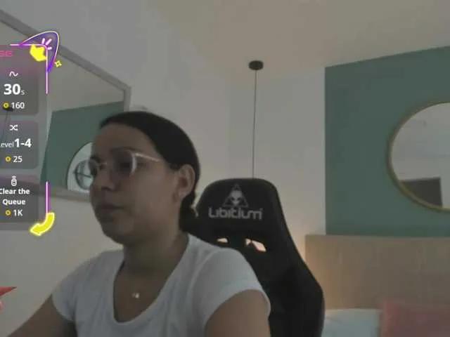 Freechat lucy-blue28 on BongaCams