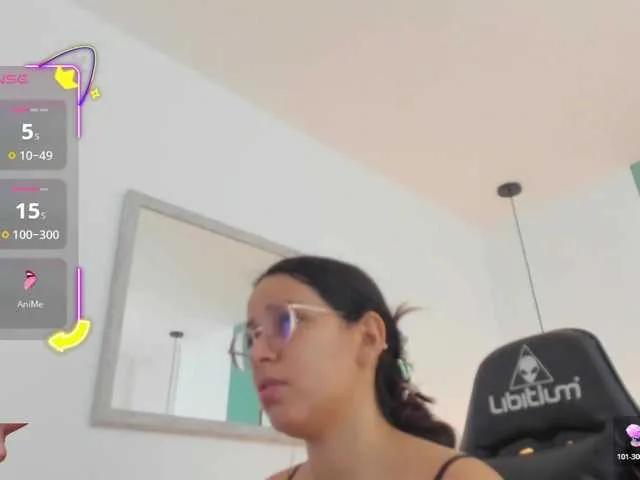 Freechat lucy-blue28 on BongaCams