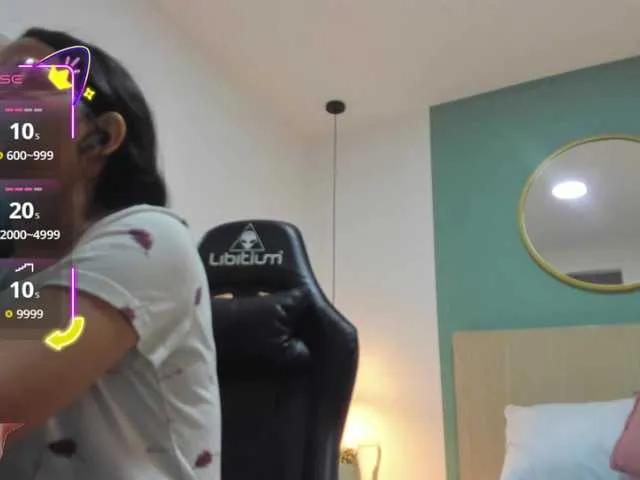 Freechat lucy-blue28 on BongaCams
