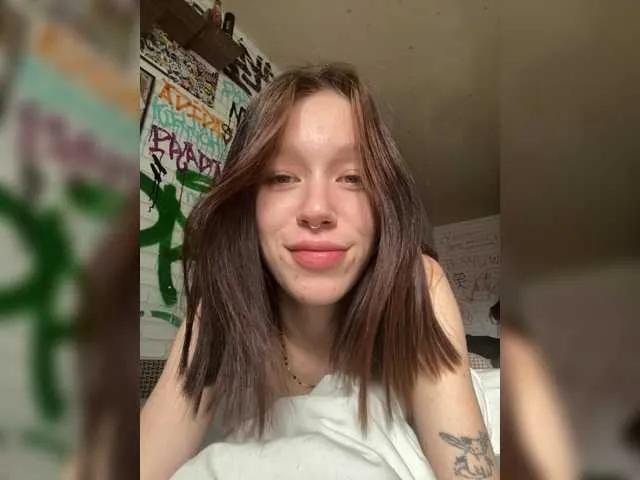 lyricssa on BongaCams