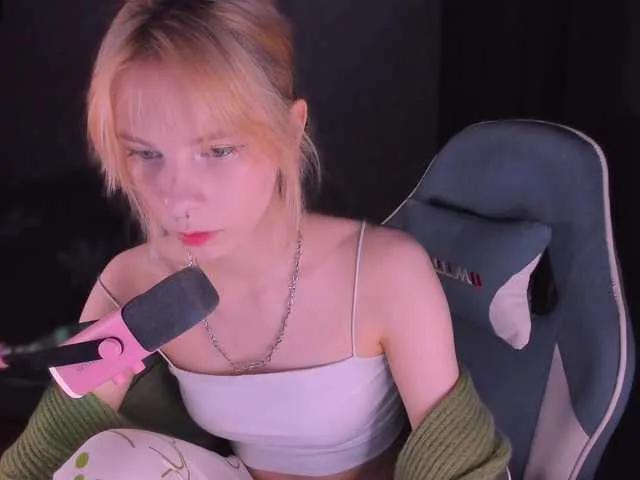 BongaCams Marrmariss  is Freechat  Marrmariss — Charismatic people who know how to laugh