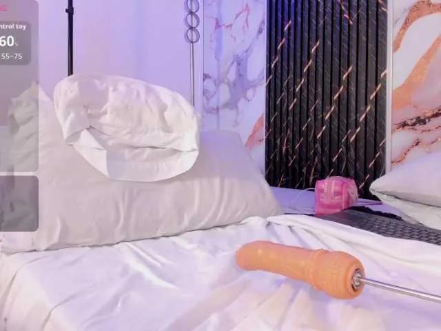 Offline MartiinaRosse on BongaCams