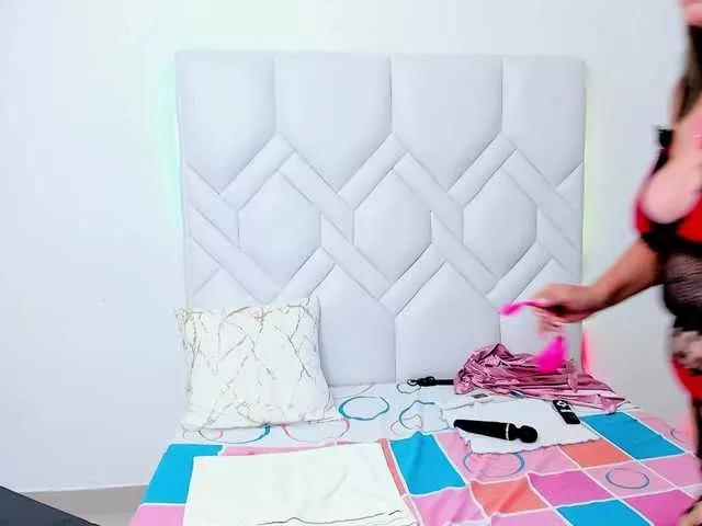 Offline MatureNewbie on BongaCams