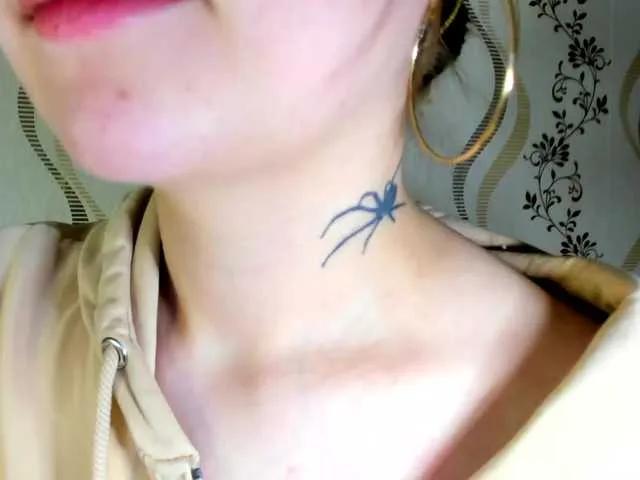 Offline MelMooon on BongaCams