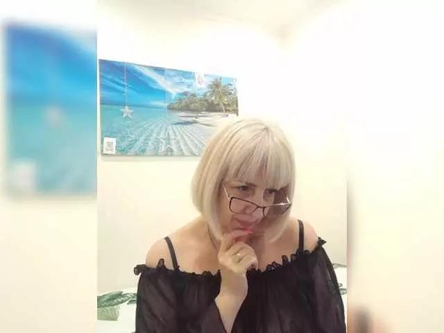 Freechat mery8poppins on BongaCams