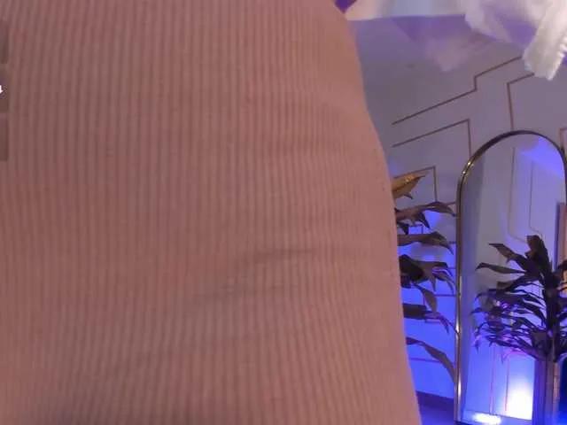 Offline MiaFarrell on BongaCams