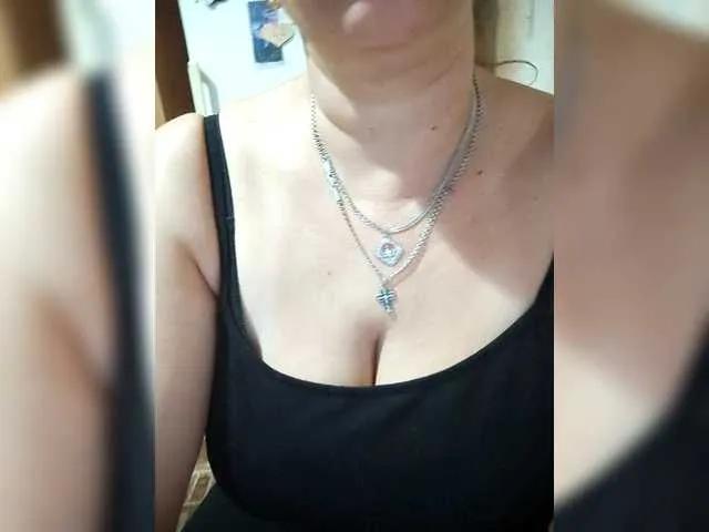 Offline MissieLorrie on BongaCams