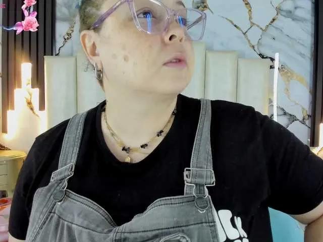 Freechat mollieblue69 on BongaCams