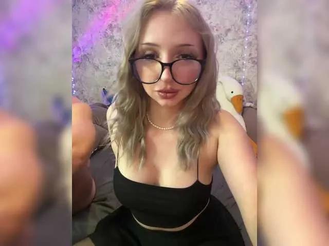 Offline Nice-rats02 on BongaCams