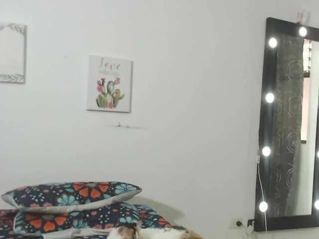 Offline Nicolane-Palmer1 on BongaCams